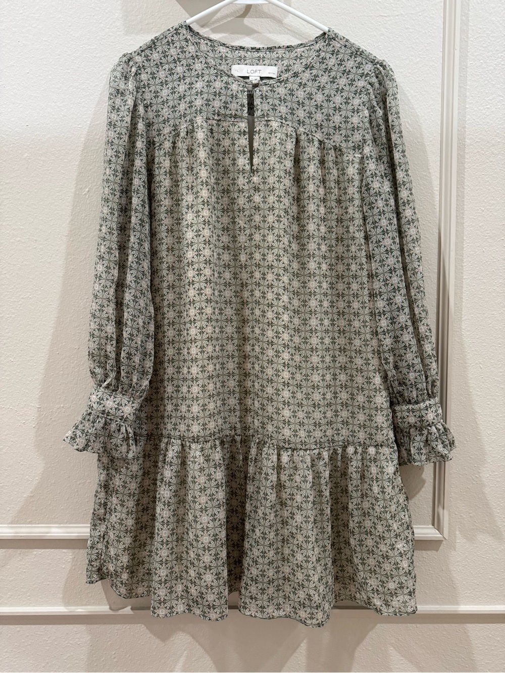 Loft sage green pink geometric Sheer Long Sleeve keyhole neck Dress size SP